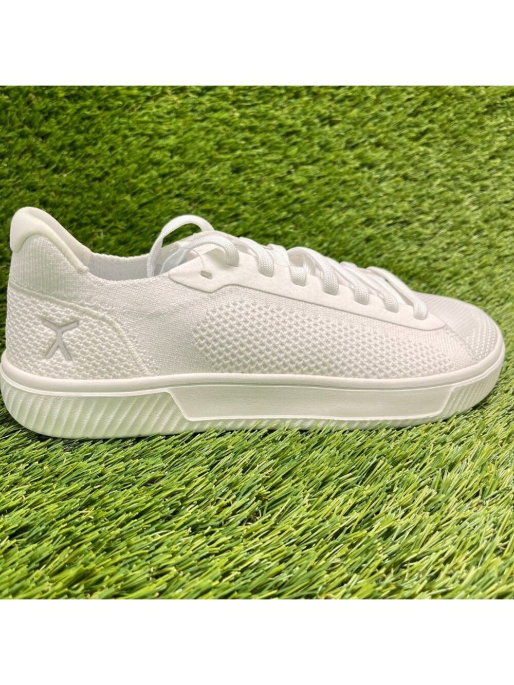 Flux Adapt Trainer White Mens Size 8.5 Womens Size 10 Athletic Shoes Sneakers